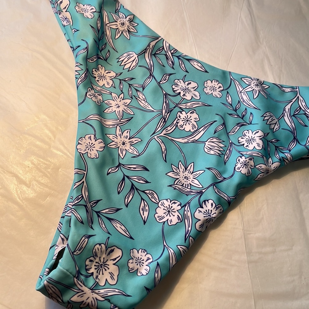 Beautiful 2pc swim set - Picture 7 of 9